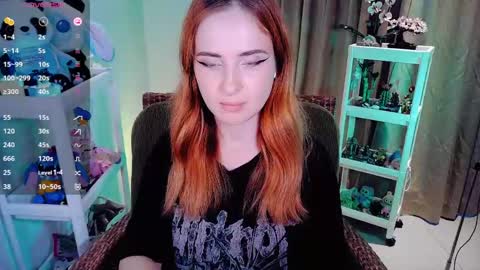 Snapshot of shyfoxxxy chatting on May 8, 6:08 am Effie online show from May 8, 6:08 am