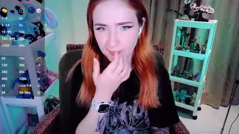 Snapshot of shyfoxxxy chatting on May 9, 6:40 am Effie online show from May 9, 6:40 am