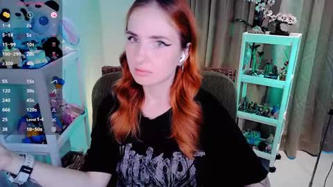Snapshot of shyfoxxxy chatting on May 15, 6:53 am Effie online show from May 15, 6:53 am