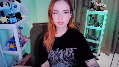 Snapshot of shyfoxxxy chatting on May 17, 6:33 am Effie online show from May 17, 6:33 am