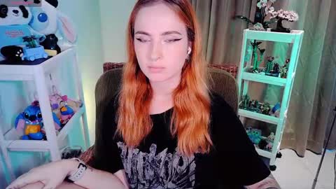 Snapshot of shyfoxxxy chatting on May 25, 6:08 am Effie online show from May 25, 6:08 am