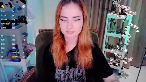 Snapshot of shyfoxxxy chatting on May 27, 5:04 am Effie online show from May 27, 5:04 am