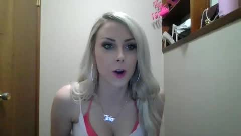 Snapshot of shygirlyxo chatting on May 17, 2:42 am shygirlyxo online show from May 17, 2:42 am