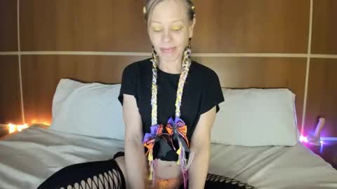 Shylah Faye online show from November 1, 4:14 am