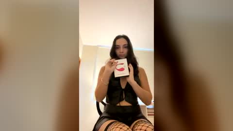 Snapshot of shylatinalove chatting on June 16, 1:36 pm shylatinalove online show from June 16, 1:36 pm