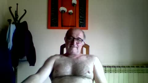 Snapshot of shymmy10 chatting on May 2, 10:31 am shymmy10 online show from May 2, 10:31 am