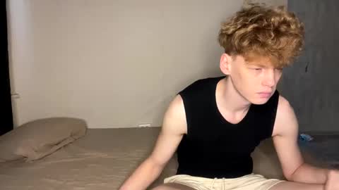 Snapshot of shyredstar chatting on December 17, 10:01 am Tom and Betty online show from December 17, 10:01 am