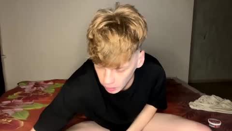 Snapshot of shyredstar chatting on December 19, 12:45 pm Tom and Betty online show from December 19, 12:45 pm