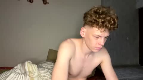 Snapshot of shyredstar chatting on December 21, 5:25 am Tom and Betty online show from December 21, 5:25 am