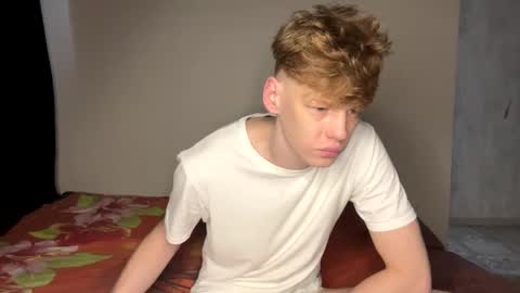 Snapshot of shyredstar chatting on December 23, 9:05 am Tom and Betty online show from December 23, 9:05 am