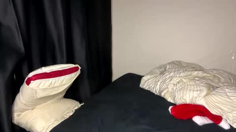 Snapshot of shyredstar chatting on December 27, 2:01 pm Tom and Betty online show from December 27, 2:01 pm