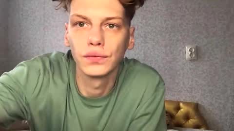 Snapshot of shyredstar chatting on February 27, 6:29 am Tom and Betty online show from February 27, 6:29 am