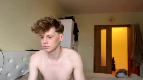 Snapshot of shyredstar chatting on December 2, 6:41 am Tom and Betty online show from December 2, 6:41 am