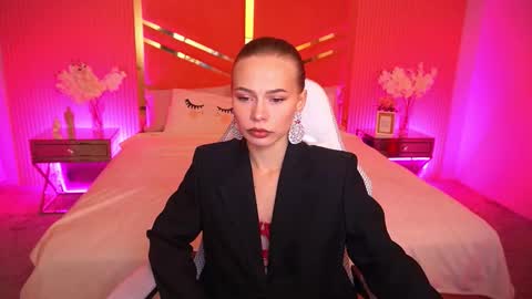 shyysiren online show from October 2, 6:20 am