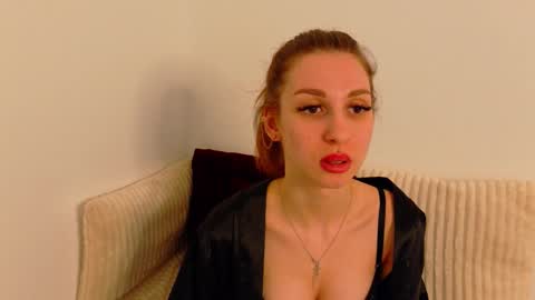 Snapshot of sia_a chatting on October 21, 5:41 am Anastasia online show from October 21, 5:41 am