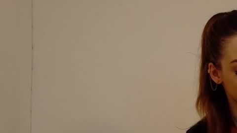 Snapshot of sia_a chatting on November 10, 6:23 am Anastasia online show from November 10, 6:23 am