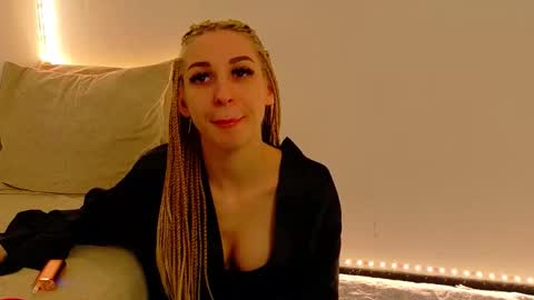 Snapshot of sia_a chatting on December 15, 7:01 am Anastasia online show from December 15, 7:01 am