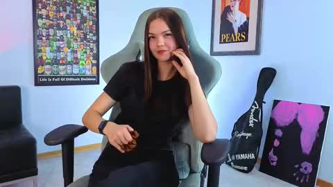 Snapshot of sia_shine chatting on November 10, 11:31 am Sia online show from November 10, 11:31 am