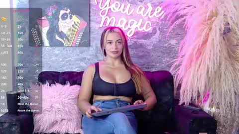siamarlin online show from May 12, 9:01 pm