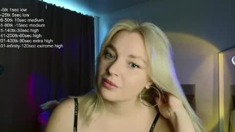 Snapshot of siberian_girl_ chatting on May 23, 9:13 am Eva online show from May 23, 9:13 am