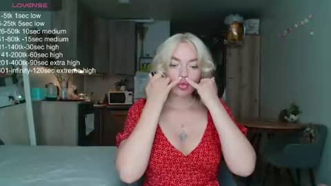 Snapshot of siberian_girl_ chatting on June 16, 8:28 am Eva online show from June 16, 8:28 am