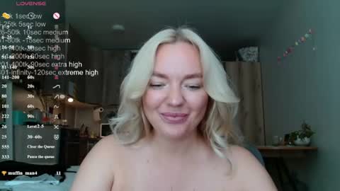 Snapshot of siberian_girl_ chatting on June 26, 5:56 am Eva online show from June 26, 5:56 am