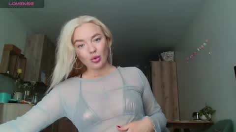 Snapshot of siberian_girl_ chatting on July 7, 5:21 am Eva online show from July 7, 5:21 am
