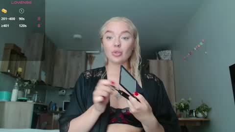 Snapshot of siberian_girl_ chatting on July 8, 5:01 am Eva online show from July 8, 5:01 am