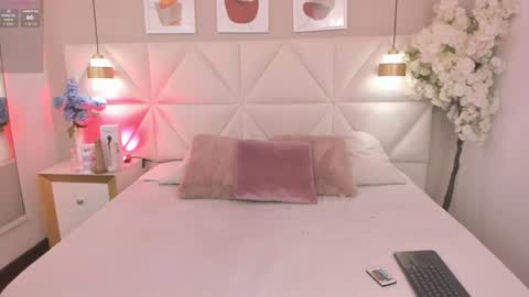 Snapshot of sidney_clark chatting on August 5, 1:14 pm sidney_clark online show from August 5, 1:14 pm