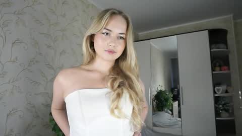 Elizabeth online show from October 31, 11:55 am