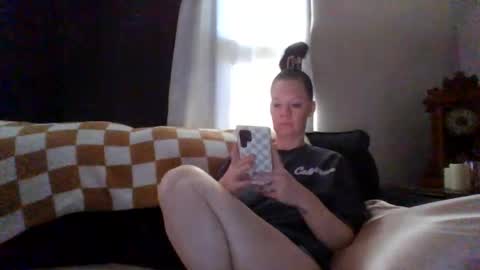 Snapshot of sidneyraee chatting on June 12, 11:03 pm Mrs. St. Patrickk online show from June 12, 11:03 pm
