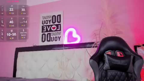 Snapshot of siena_fox chatting on July 25, 11:46 pm Siena online show from July 25, 11:46 pm