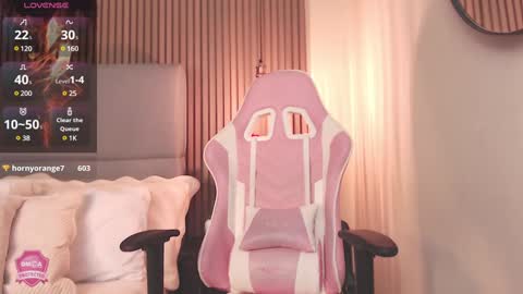 Snapshot of sienna_blake_ chatting on February 4, 10:24 pm Sienna Blake online show from February 4, 10:24 pm