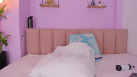 sienna_mg12 online show from November 10, 12:15 pm