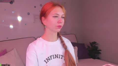 Snapshot of sienna_nyx chatting on June 7, 9:02 am Sienna online show from June 7, 9:02 am