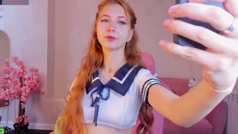 Snapshot of sienna_nyx chatting on June 24, 9:41 am Sienna online show from June 24, 9:41 am
