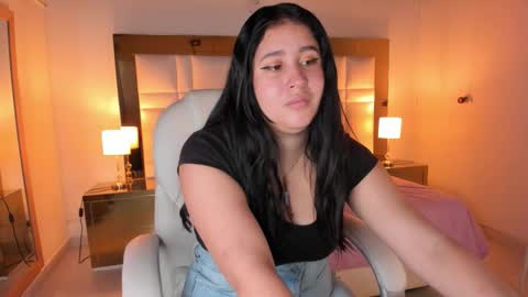 Snapshot of siennaa_rose chatting on November 8, 11:43 am Sienna online show from November 8, 11:43 am