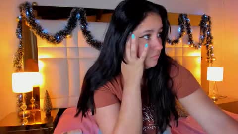 Snapshot of siennaa_rose chatting on December 2, 12:10 pm Sienna online show from December 2, 12:10 pm