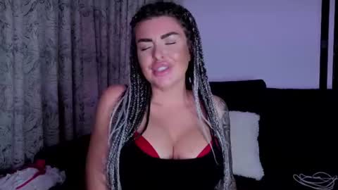 Snapshot of siennalove888_ chatting on August 5, 9:06 pm SiennaLove888 online show from August 5, 9:06 pm