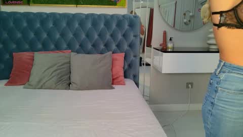 Sienna online show from February 11, 5:01 am