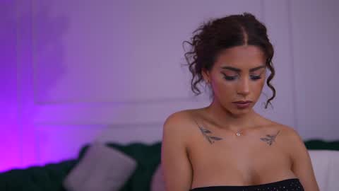 Sienna online show from May 30, 11:18 am
