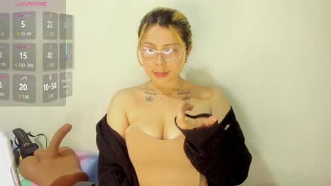 Snapshot of siennavalera chatting on October 7, 6:49 pm Sienna online show from October 7, 6:49 pm