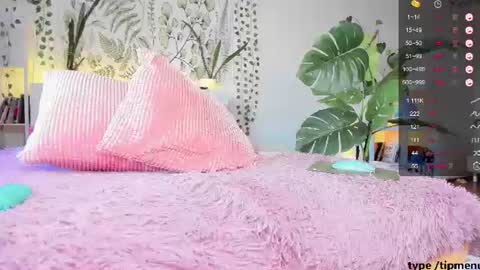 Snapshot of sierra_diamond chatting on June 12, 6:18 pm Si online show from June 12, 6:18 pm