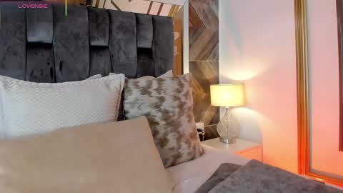 Snapshot of sierrataylor1 chatting on October 28, 12:03 am online show from October 28, 12:03 am