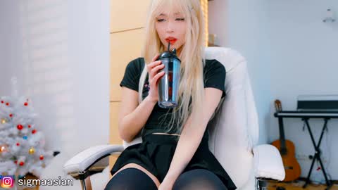 Snapshot of sigmasian chatting on December 29, 5:31 am OF instagram sigmaasian twitter sigmasian online show from December 29, 5:31 am