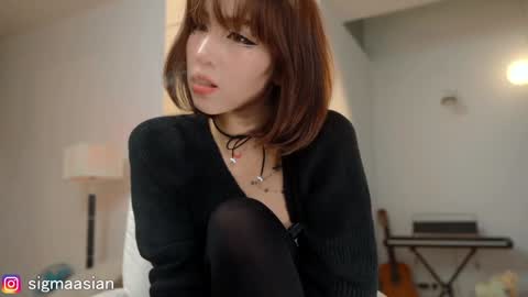 Snapshot of sigmasian chatting on January 6, 3:31 am OF instagram sigmaasian twitter sigmasian online show from January 6, 3:31 am