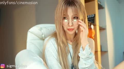 Snapshot of sigmasian chatting on January 11, 4:59 am OF instagram sigmaasian twitter sigmasian online show from January 11, 4:59 am