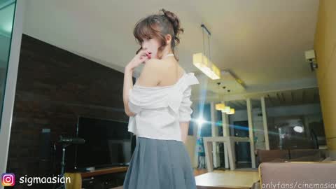 Snapshot of sigmasian chatting on February 3, 4:14 am OF instagram sigmaasian twitter sigmasian online show from February 3, 4:14 am