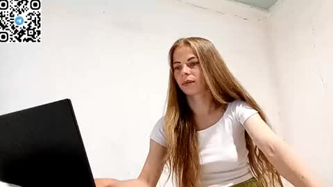 Snapshot of silentpassion567 chatting on June 1, 8:32 pm JULIANA online show from June 1, 8:32 pm