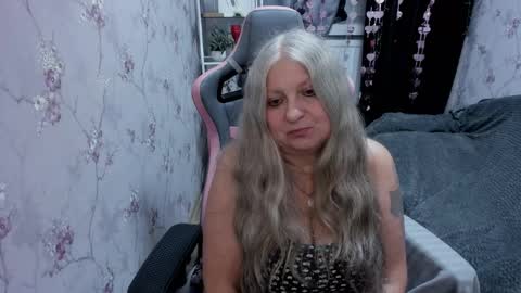 Snapshot of silver_moon_light chatting on September 11, 10:10 pm silver_moon_light online show from September 11, 10:10 pm